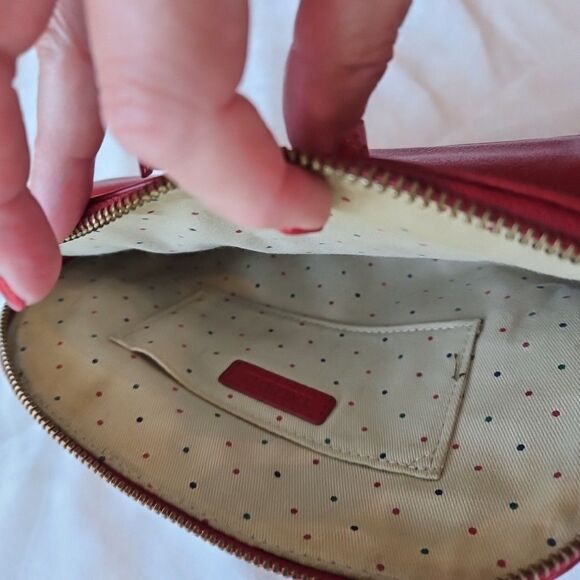 Talbots Vibrant Red Soft Leather Pebbled  Wristlet/Clutch Zip Turn Lock EUC - Picture 4 of 9
